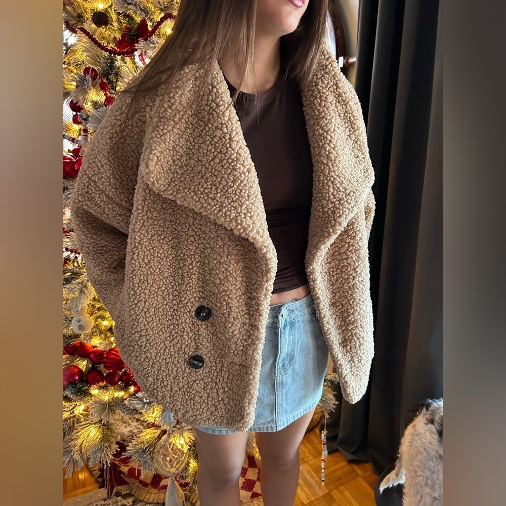 She And Sky Oversized Teddy Coat. Size Large - Picture 4 of 11